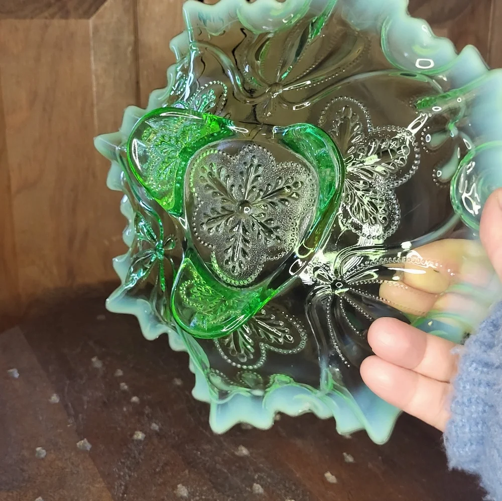 Antuque Green Glass Bowl - Picture 7 of 13